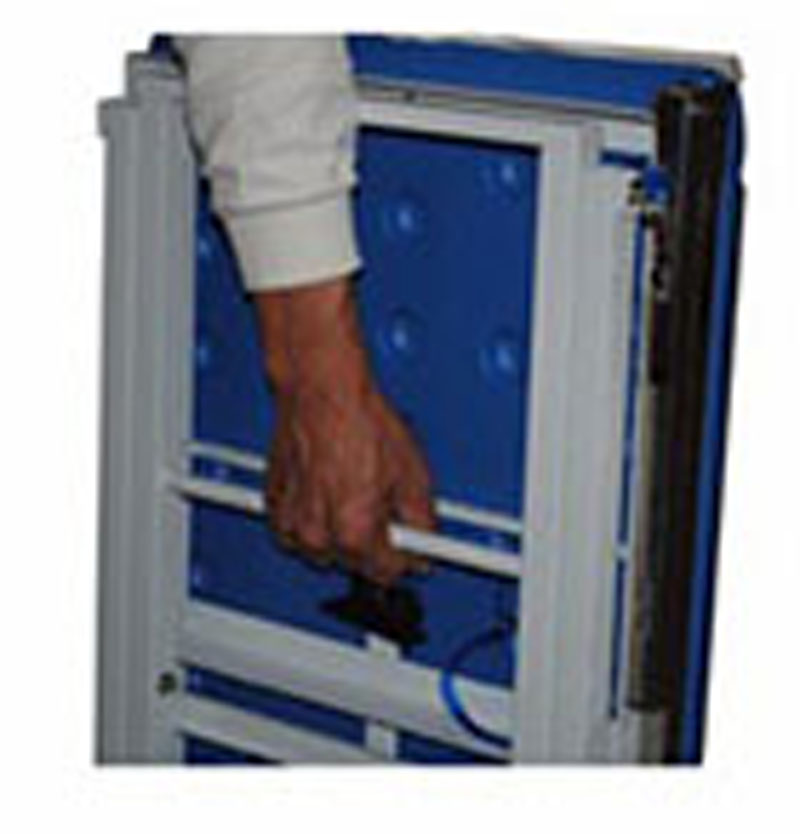 TABLE PLIÉE EN MAIN, FOLDED TABLE IN HAND